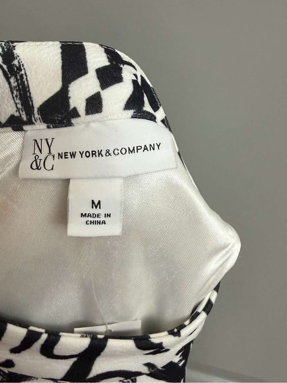 New York & Company Black & White Graffiti Print Sheath Dress Size Medium - Picture 7 of 8